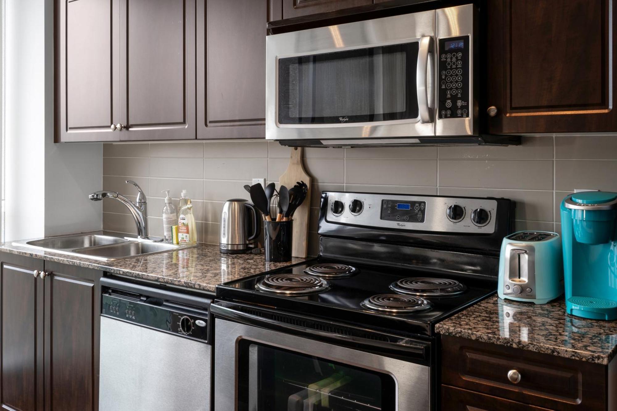 Downtown Toronto 1 Bdrm Condo With Parking And Views Εξωτερικό φωτογραφία