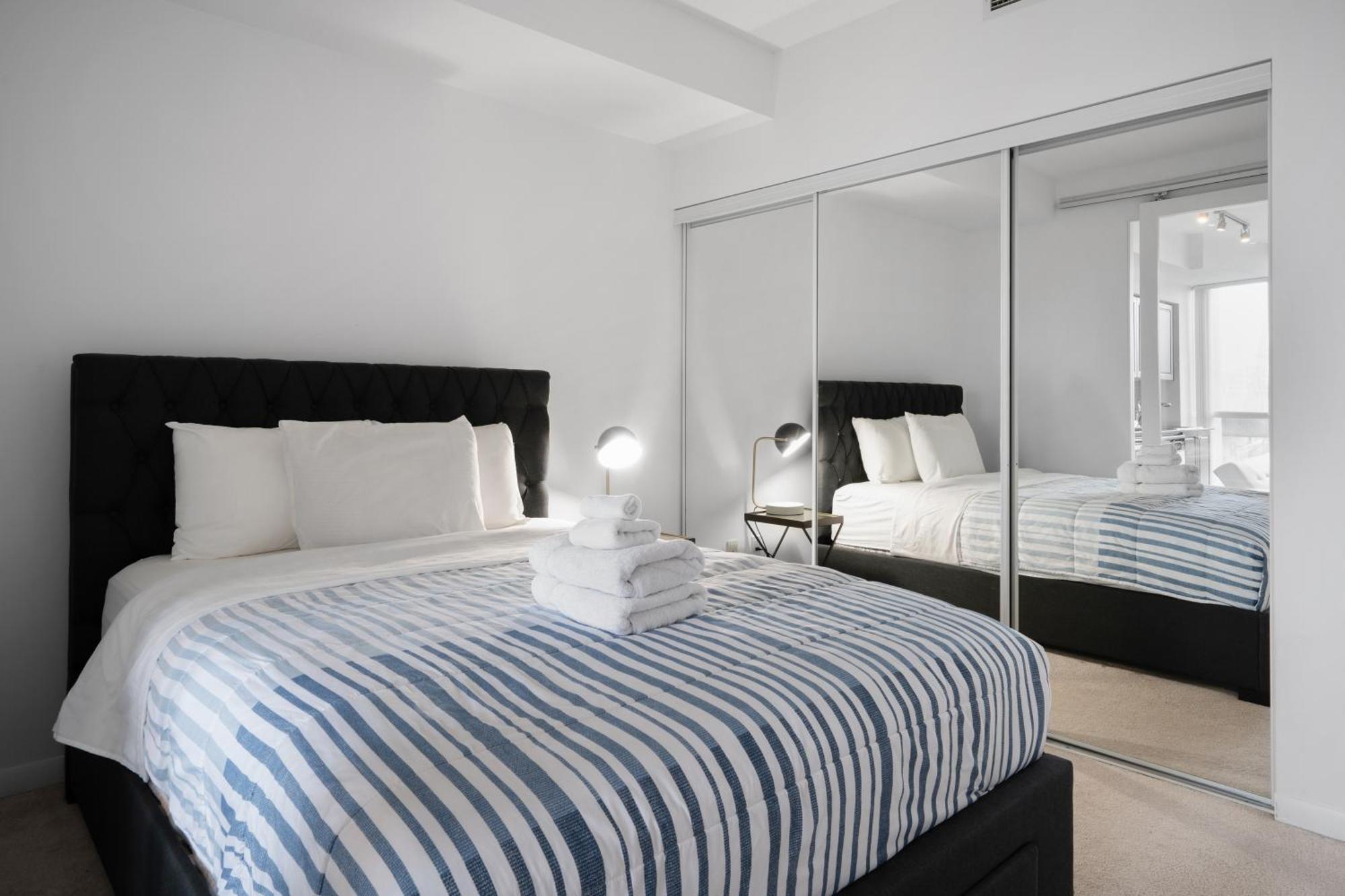 Downtown Toronto 1 Bdrm Condo With Parking And Views Εξωτερικό φωτογραφία