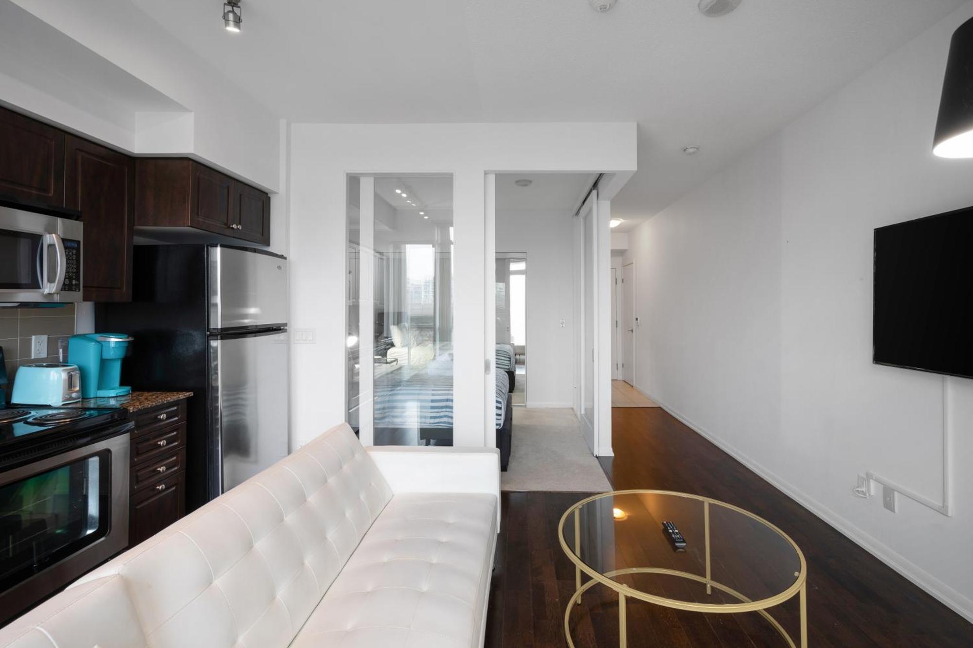 Downtown Toronto 1 Bdrm Condo With Parking And Views Εξωτερικό φωτογραφία