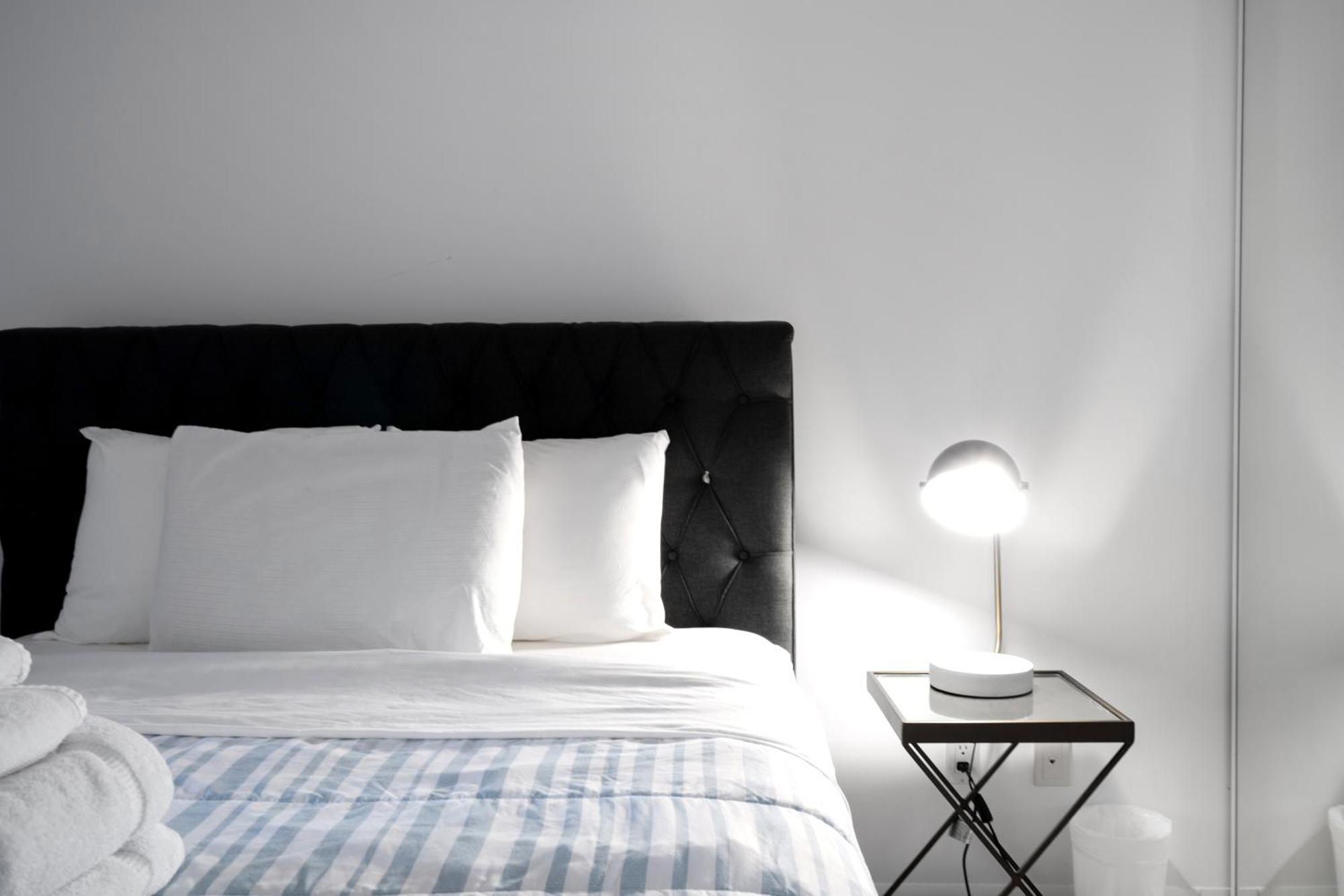 Downtown Toronto 1 Bdrm Condo With Parking And Views Εξωτερικό φωτογραφία