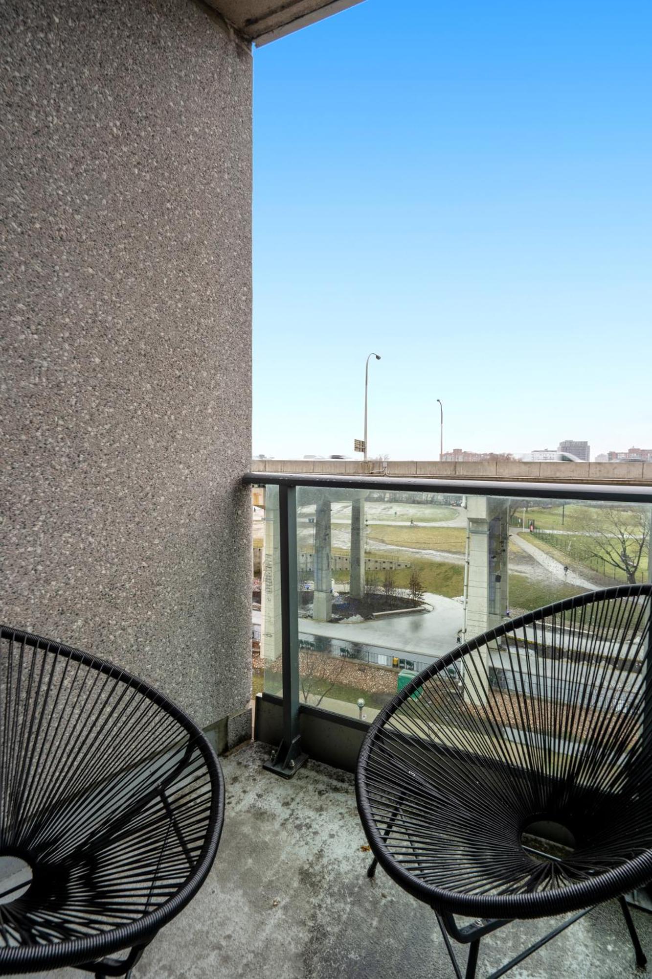 Downtown Toronto 1 Bdrm Condo With Parking And Views Εξωτερικό φωτογραφία