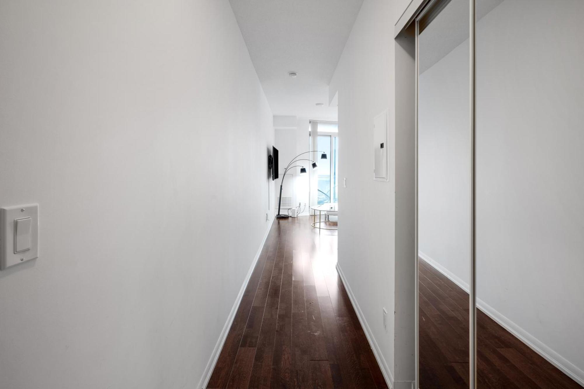 Downtown Toronto 1 Bdrm Condo With Parking And Views Εξωτερικό φωτογραφία