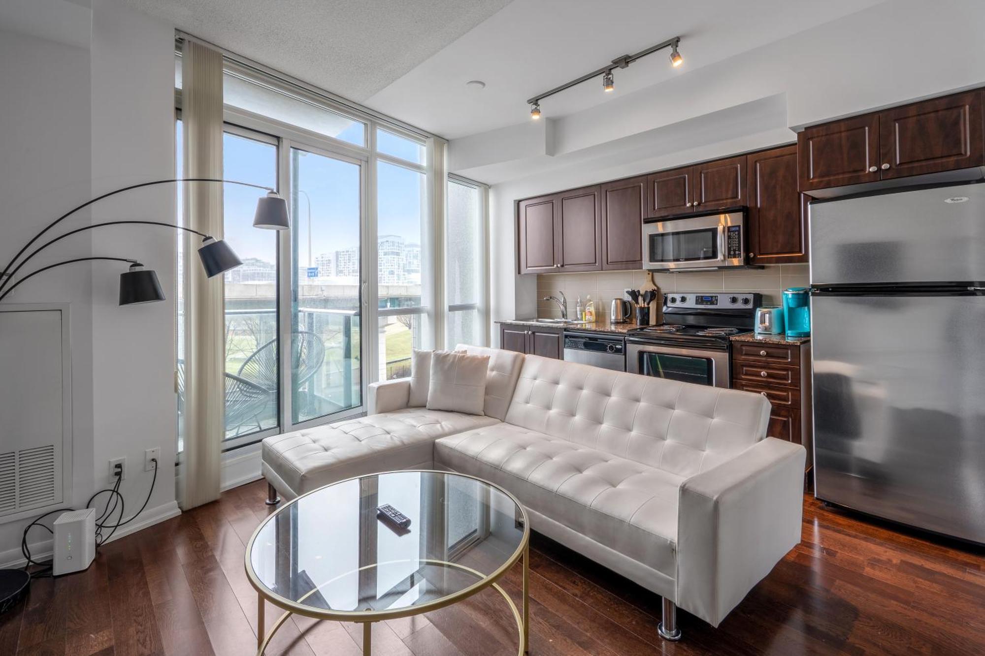 Downtown Toronto 1 Bdrm Condo With Parking And Views Εξωτερικό φωτογραφία