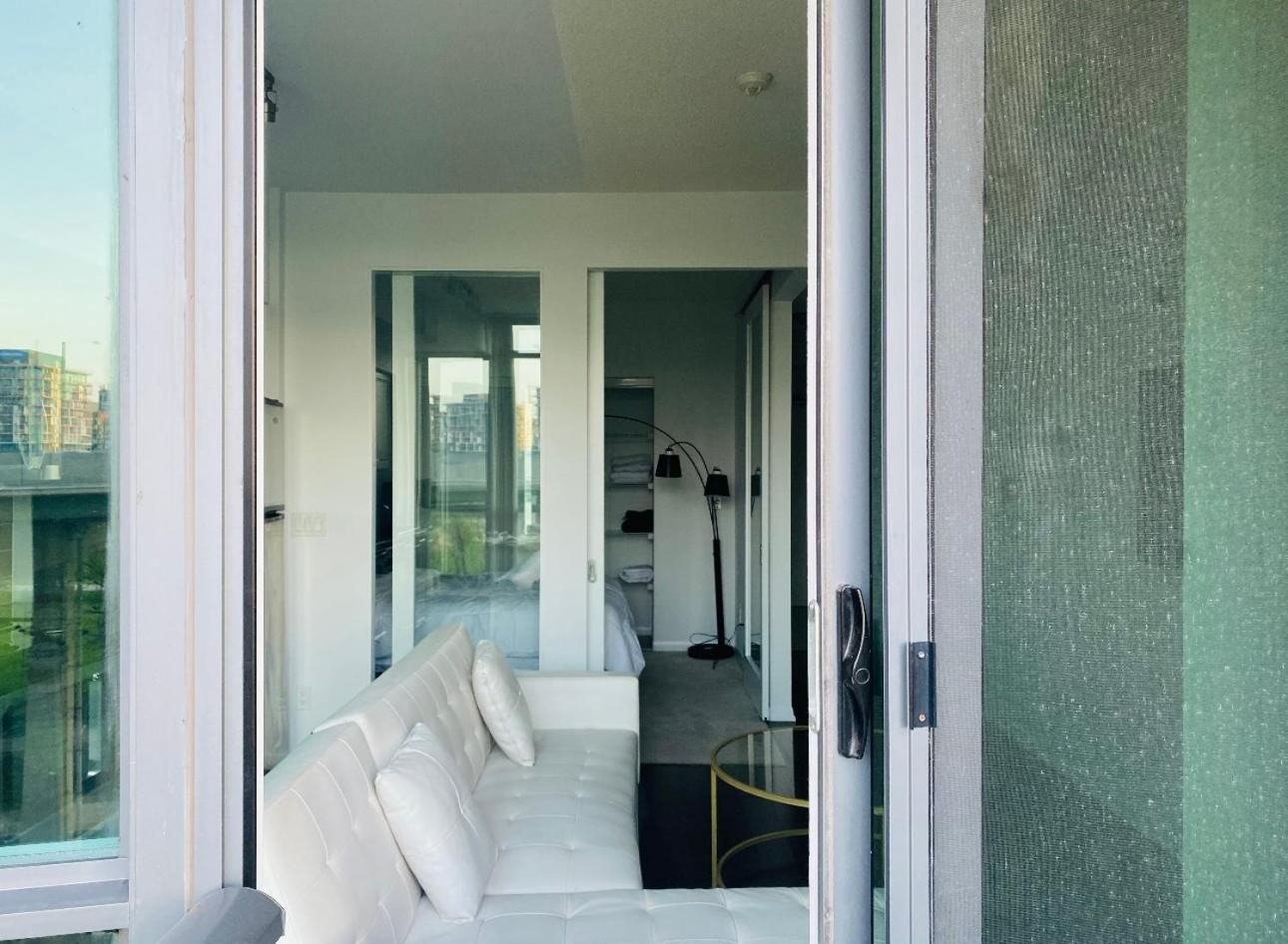 Downtown Toronto 1 Bdrm Condo With Parking And Views Εξωτερικό φωτογραφία